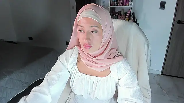 Snapshot of adila_anich chatting on March 7, 2026, 1:01 am adila anich online show from March 7, 2026, 1:01 am