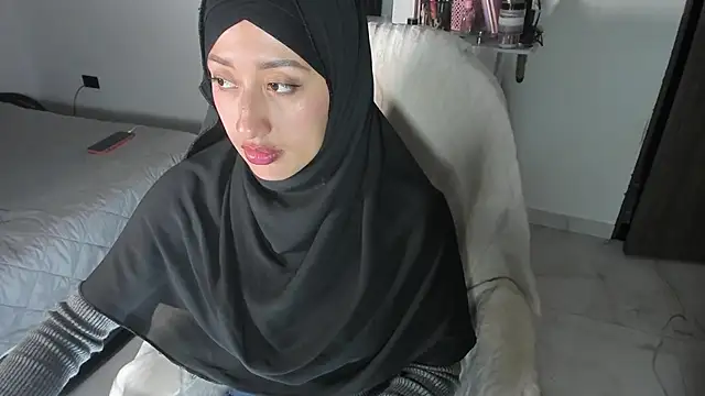 Snapshot of adila_anich chatting on February 10, 2026, 10:42 pm adila anich online show from February 10, 2026, 10:42 pm