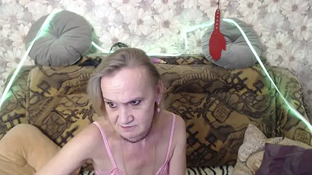 Snapshot of MissBekker chatting on October 1, 2025, 5:17 pm MissBekker online show from October 1, 2025, 5:17 pm