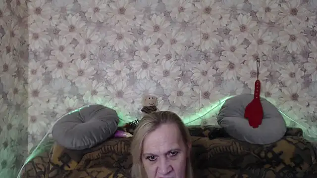 Snapshot of MissBekker chatting on February 24, 2025, 5:54 am MissBekker online show from February 24, 2025, 5:54 am