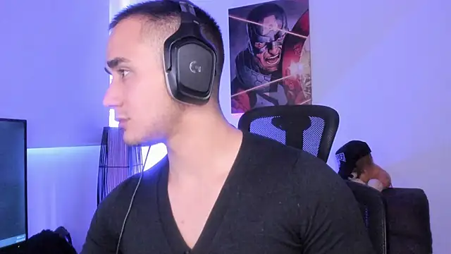 AlexRivera6 online show from December 22, 2024, 11:22 am