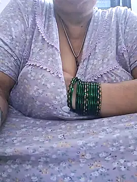 Snapshot of Kavya_XX chatting on May 5, 2026, 5:32 am Kavya XX online show from May 5, 2026, 5:32 am
