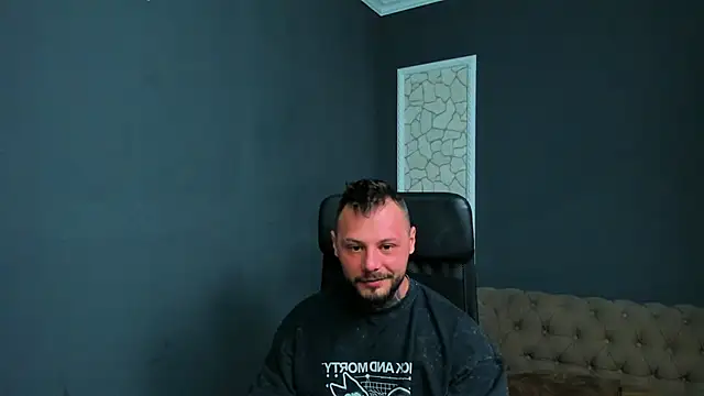 Snapshot of BrianHunts chatting on May 17, 2026, 4:23 am BrianHunts online show from May 17, 2026, 4:23 am