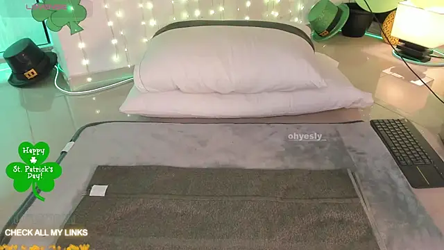 ohyesly  online show from March 27, 2026, 10:16 am