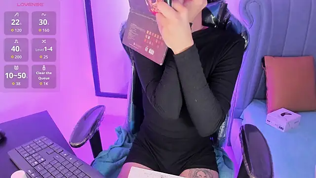 Chris boy  online show from April 1, 2026, 7:42 am