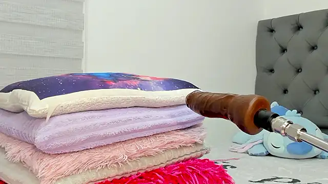 Elizabeth 18  online show from March 11, 2026, 3:22 am