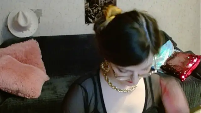 Snapshot of Arielsssplash chatting on December 17, 2025, 2:44 pm Arielsssplash online show from December 17, 2025, 2:44 pm