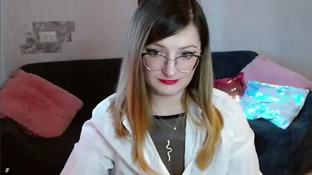 Snapshot of Arielsssplash chatting on November 14, 2025, 8:07 am Arielsssplash online show from November 14, 2025, 8:07 am