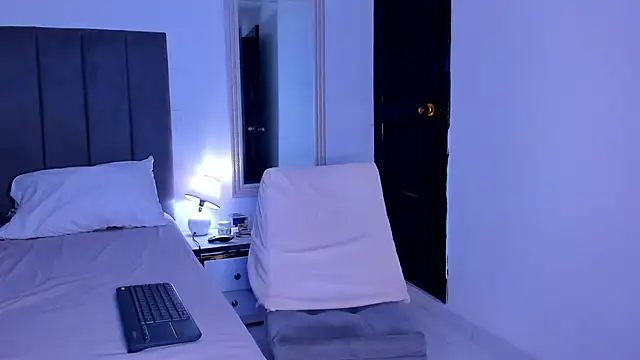 Snapshot of ethan_brown_ chatting on October 29, 2025, 3:27 am ethan brown online show from October 29, 2025, 3:27 am