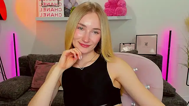 bella  rose online show from February 25, 2025, 7:27 pm