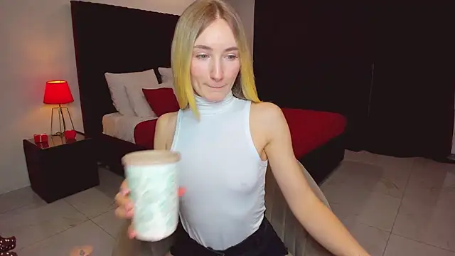 bella  rose online show from February 23, 2025, 9:11 am