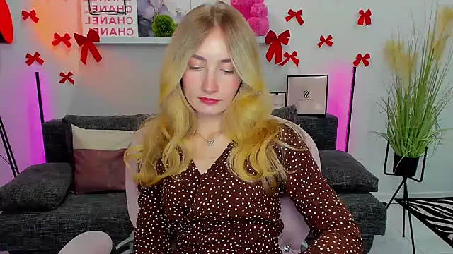 bella  rose online show from February 18, 2025, 4:14 pm