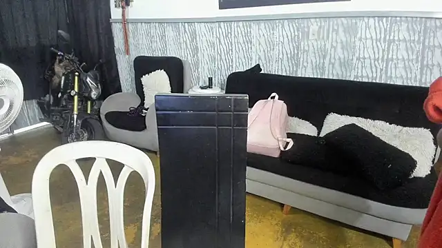 Snapshot of valentinaextreme chatting on April 5, 2026, 4:35 pm valentinaextreme online show from April 5, 2026, 4:35 pm