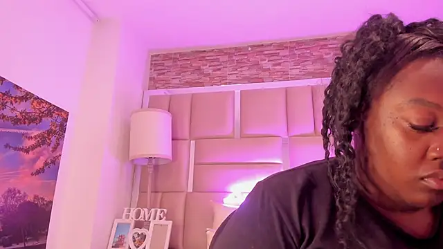 ShaniaBrownn online show from February 16, 2026, 7:23 pm