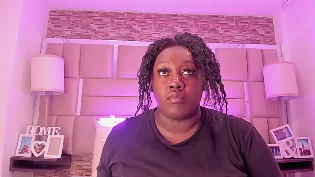 ShaniaBrownn online show from February 21, 2026, 7:38 pm