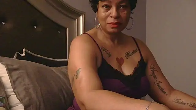 MSweetLindaParks online show from January 17, 2026, 5:22 am