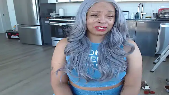 Snapshot of MSweetLindaParks chatting on April 26, 2026, 9:01 pm MSweetLindaParks online show from April 26, 2026, 9:01 pm