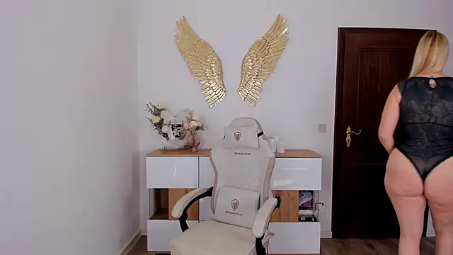 Snapshot of Sally_Secret chatting on November 6, 2025, 11:25 am Sally Secret online show from November 6, 2025, 11:25 am