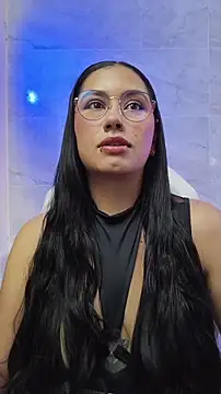 Snapshot of LauraRuiz1 chatting on May 21, 2026, 1:03 am LauraRuiz1 online show from May 21, 2026, 1:03 am