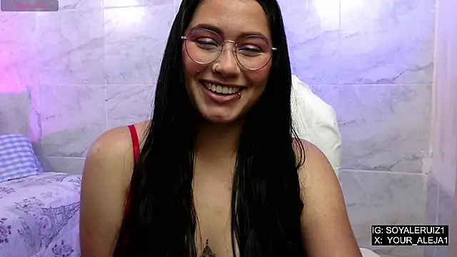 Snapshot of LauraRuiz1 chatting on May 22, 2026, 1:14 am LauraRuiz1 online show from May 22, 2026, 1:14 am