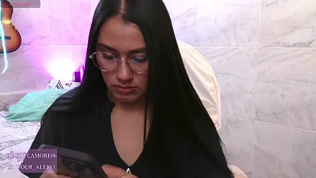 Snapshot of LauraRuiz1 chatting on June 2, 2026, 1:05 am LauraRuiz1 online show from June 2, 2026, 1:05 am