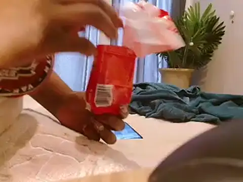 Misswhiteee online show from November 7, 2025, 8:08 am