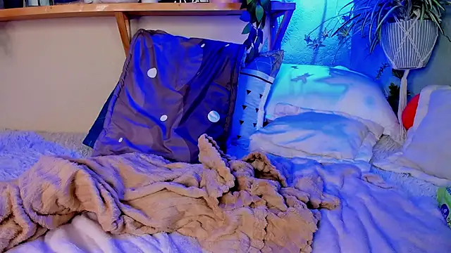 Snapshot of AnaPola chatting on February 10, 2025, 2:26 pm AnaPola online show from February 10, 2025, 2:26 pm