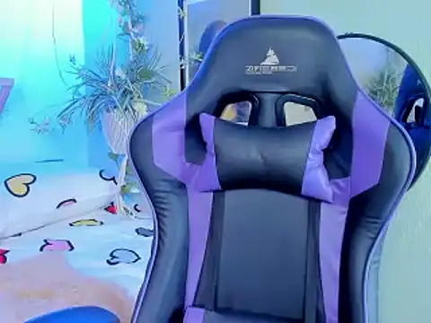 Snapshot of AnaPola chatting on January 19, 2025, 6:53 pm AnaPola online show from January 19, 2025, 6:53 pm