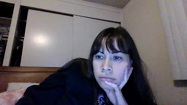 Snapshot of petitedoll29 chatting on December 19, 2024, 6:12 am petitedoll29 online show from December 19, 2024, 6:12 am