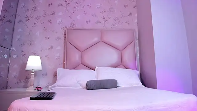 ambar sullivan online show from December 4, 2025, 11:42 am