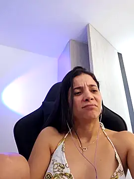 miaeyes online show from December 3, 2024, 3:17 pm