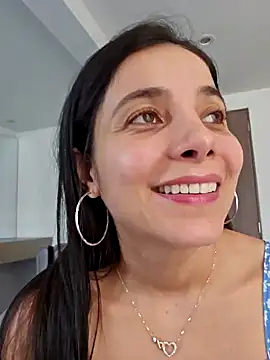 miaeyes online show from December 6, 2024, 6:22 pm