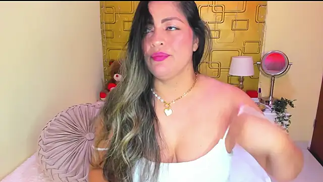 Julia Haye online show from March 3, 2026, 4:52 am