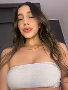 Snapshot of SelenaStone chatting on December 10, 2024, 11:19 pm SelenaStone online show from December 10, 2024, 11:19 pm