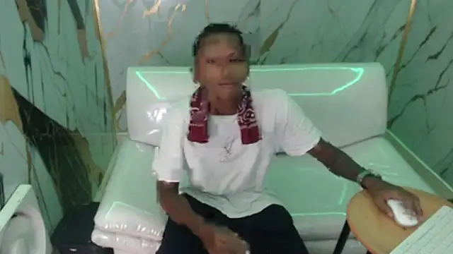 Snapshot of ManSant chatting on November 16, 2025, 4:34 pm ManSant online show from November 16, 2025, 4:34 pm