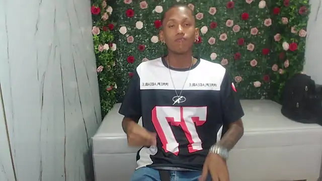 Snapshot of ManSant chatting on November 5, 2025, 1:47 pm ManSant online show from November 5, 2025, 1:47 pm