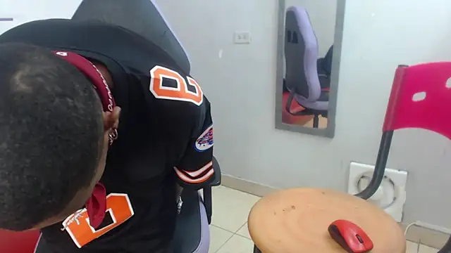 Snapshot of ManSant chatting on November 11, 2025, 2:56 pm ManSant online show from November 11, 2025, 2:56 pm