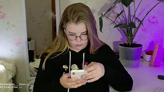 sinnamon  online show from September 28, 2025, 5:20 pm