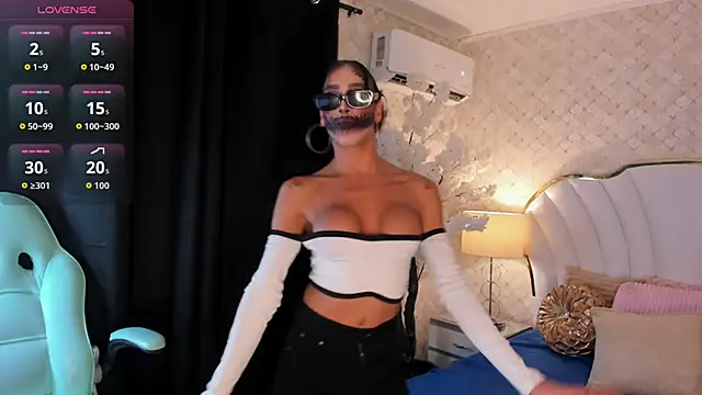 Snapshot of KatalinaMillan chatting on November 1, 2025, 3:13 am KatalinaMillan online show from November 1, 2025, 3:13 am