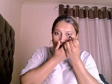eroticbeauty37 online show from May 29, 2026, 4:46 pm