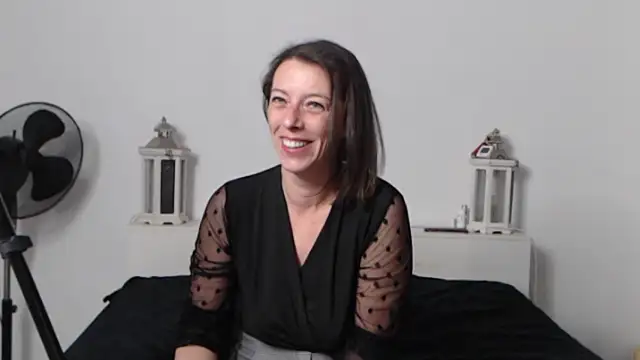 Snapshot of Oriane_Jackson chatting on April 18, 2026, 3:25 pm Oriane Jackson online show from April 18, 2026, 3:25 pm