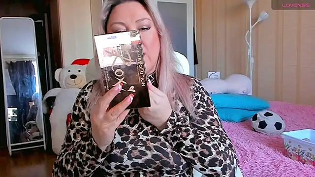 Snapshot of PamHardFuck chatting on March 17, 2025, 9:33 am PamHardFuck online show from March 17, 2025, 9:33 am