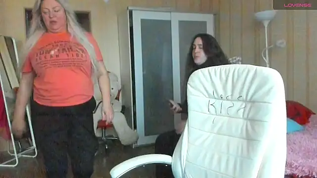 Snapshot of PamHardFuck chatting on November 9, 2025, 10:52 am PamHardFuck online show from November 9, 2025, 10:52 am