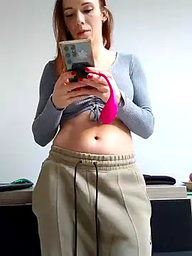 clara-francaise online show from February 17, 2025, 2:06 pm