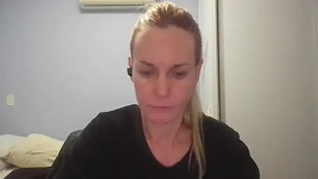 Snapshot of Annylove1 chatting on May 24, 2026, 12:54 am Annylove1 online show from May 24, 2026, 12:54 am