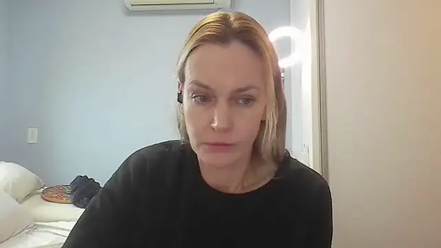 Annylove1 online show from June 12, 2026, 10:46 am