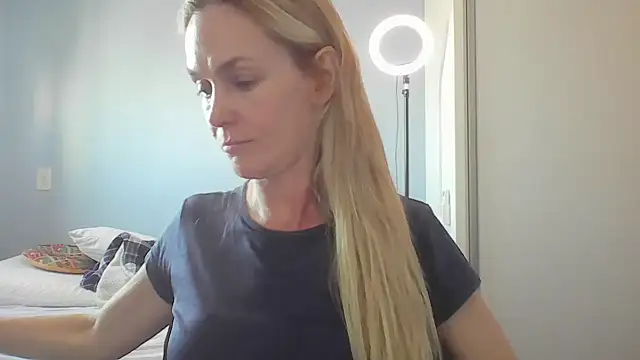 Snapshot of Annylove1 chatting on May 6, 2026, 12:31 pm Annylove1 online show from May 6, 2026, 12:31 pm