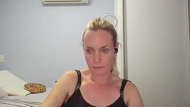 Annylove1 online show from January 18, 2026, 12:36 am