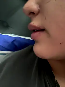 Snapshot of Hannahoff chatting on December 19, 2025, 12:36 am Hannahoff online show from December 19, 2025, 12:36 am