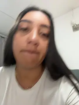 Snapshot of Hannahoff chatting on February 5, 2026, 4:08 am Hannahoff online show from February 5, 2026, 4:08 am